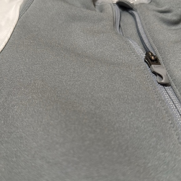 Nike Women's Gray and Silver Therma-Fit Lightweight Full Zip Jacket - Picture 3 of 6